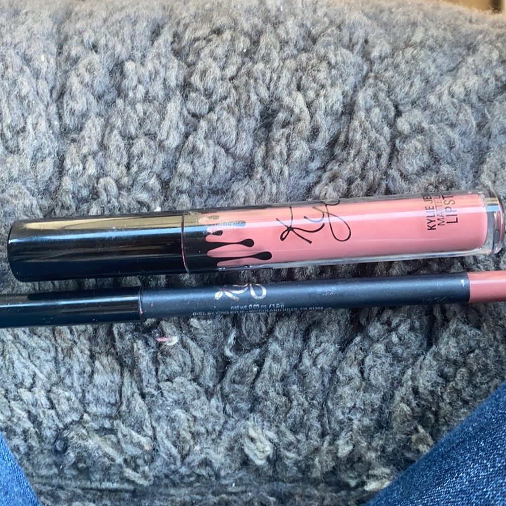 Kylie’s lipgloss and lip liner Ulta beauty! Meow